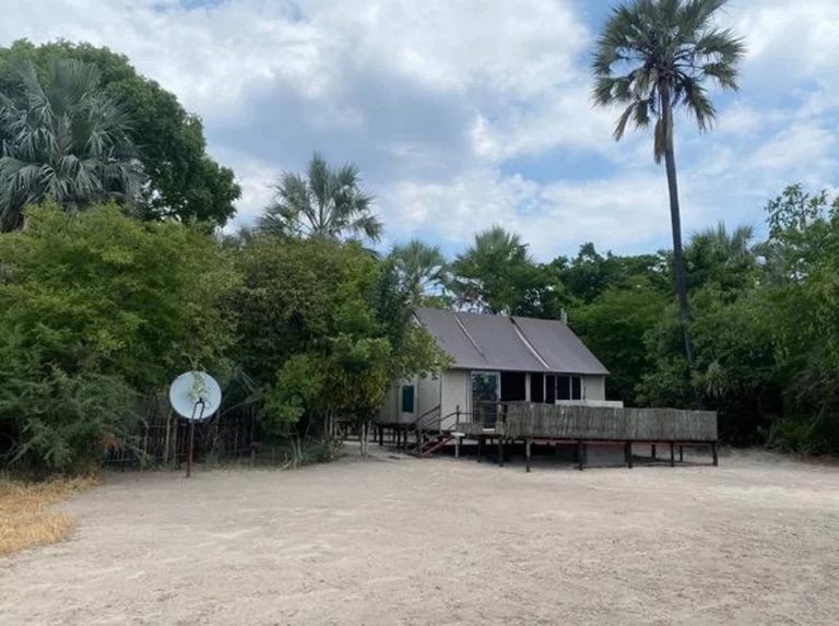 bungalow-camp-safari-brousse-caprivi-namibie