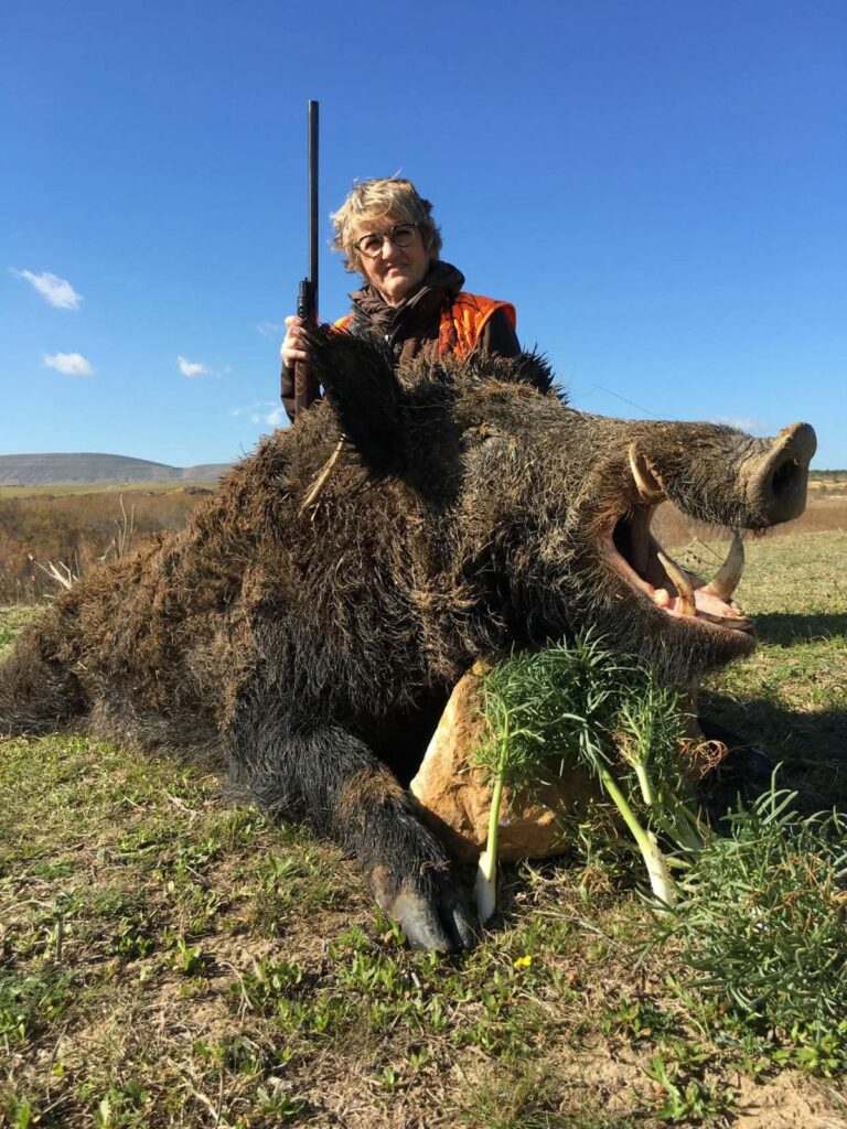 chasseuse-trophee-sanglier-tunisie