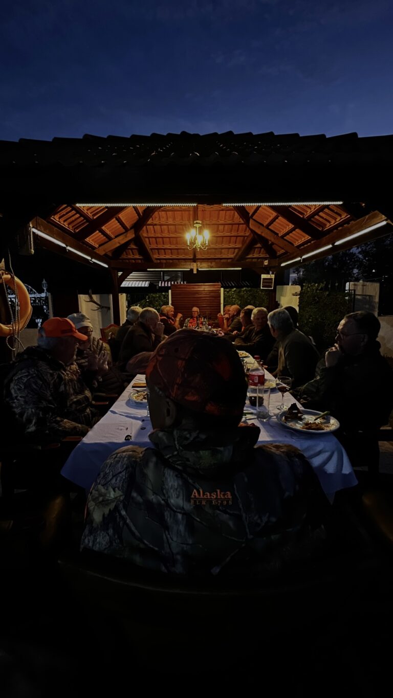 repas-groupe-lodge-soir-tunisie