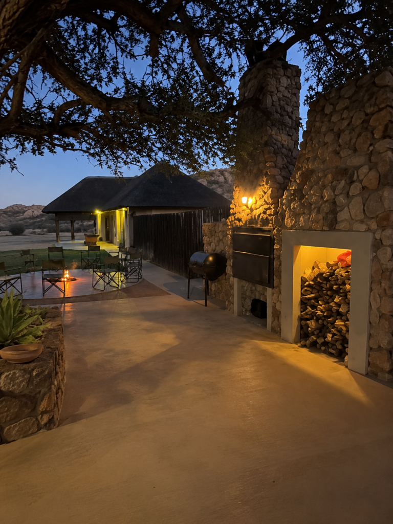 Exterieur lodge de nuit Namibie